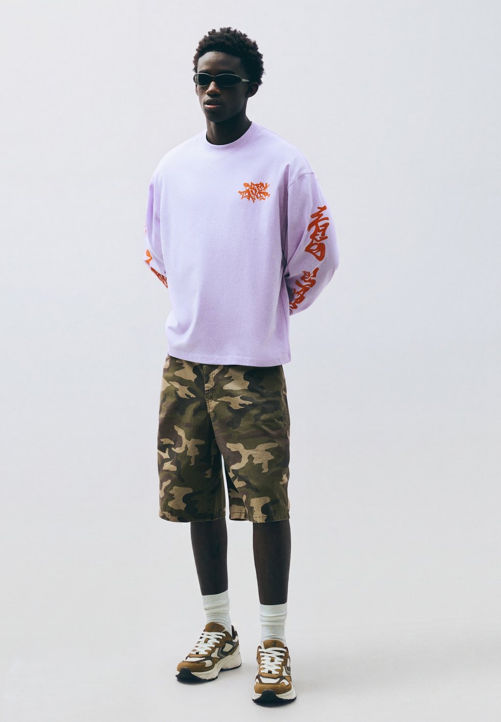 Long-sleeve top with graffiti graphic - purple