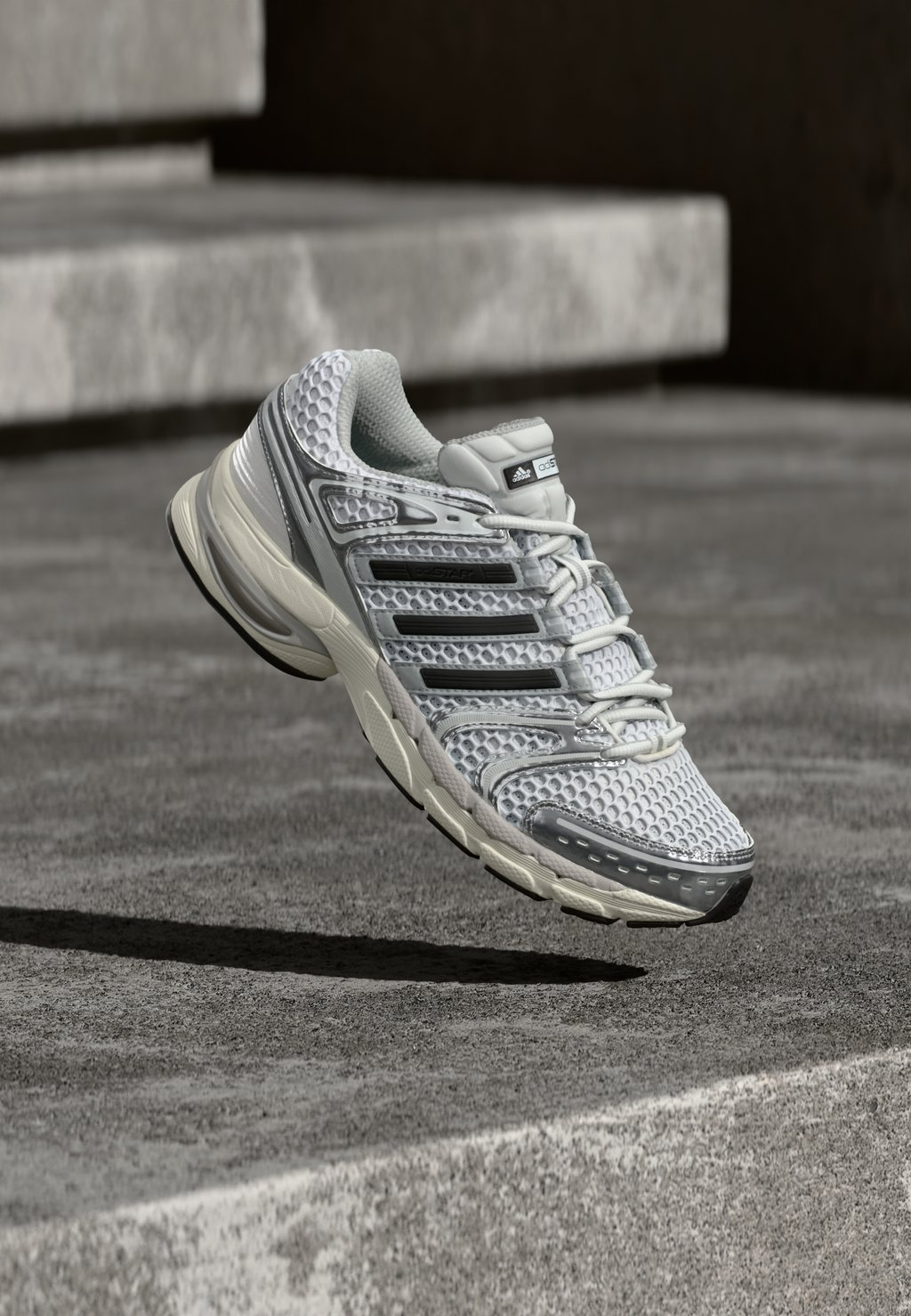 Unisex retro running low-top trainers - silver-coloured metallic/grey one/core black