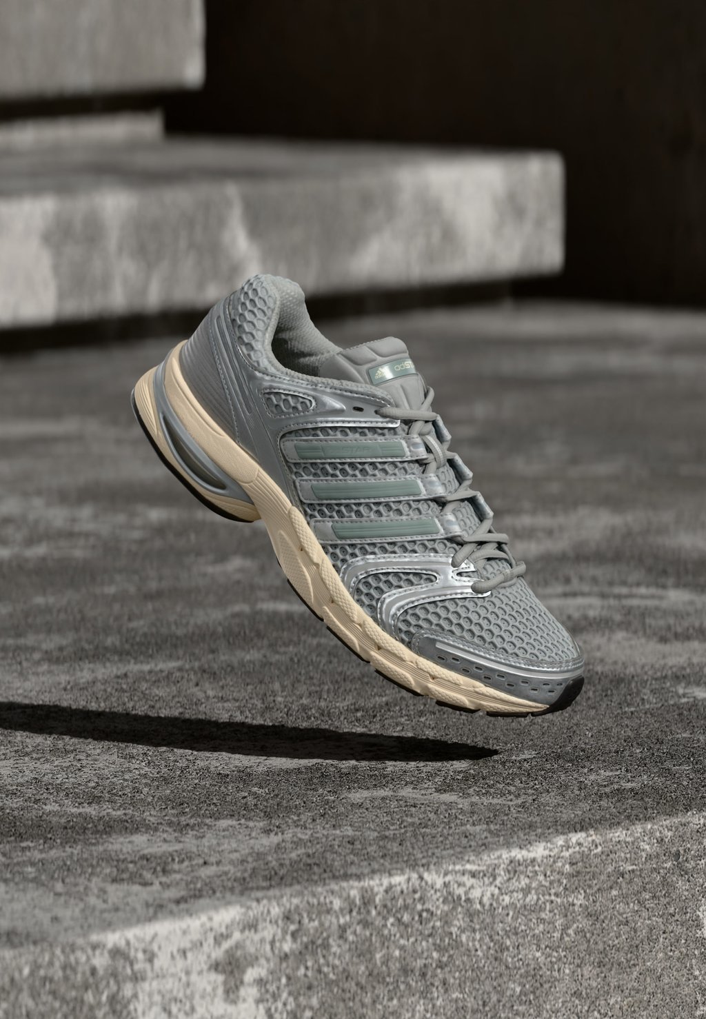 Women's retro running low-top trainers - grey two/cream white/sage