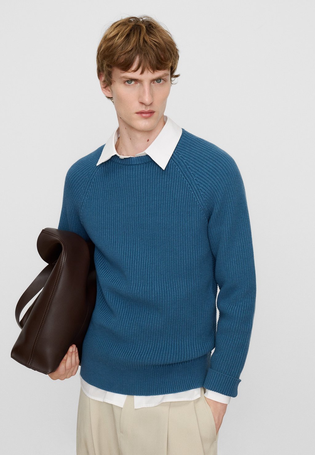 Knitted jumper with raglan sleeves - blue
