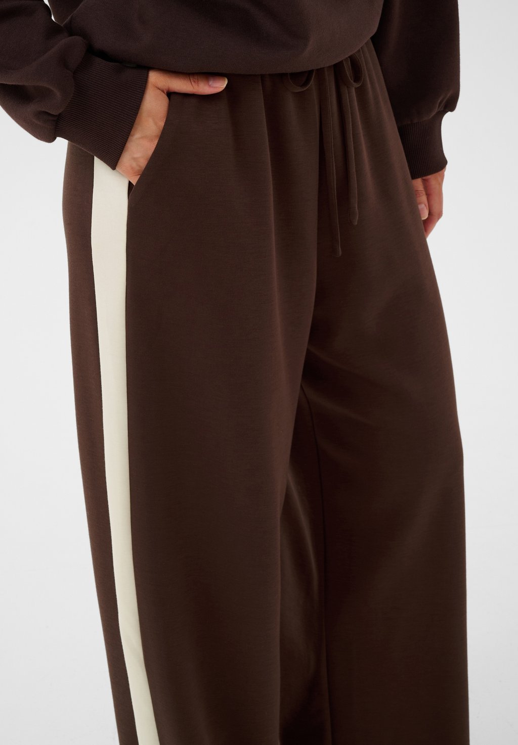 Joggers - coffee bean white