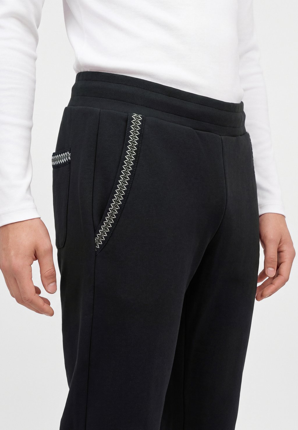 Jogger trousers - black