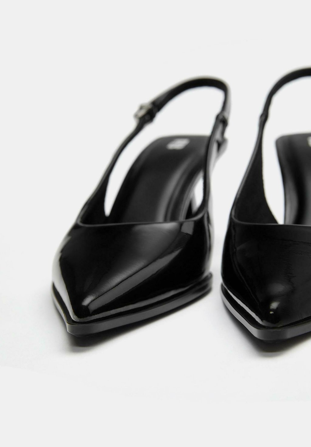 Court shoes - black